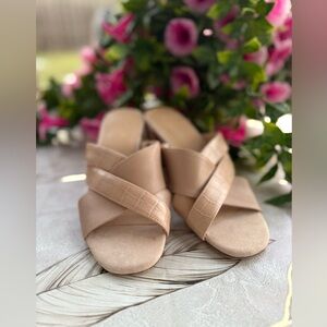 Ann Taylor Beige Leather Flats & Loafers | Heel Style Block